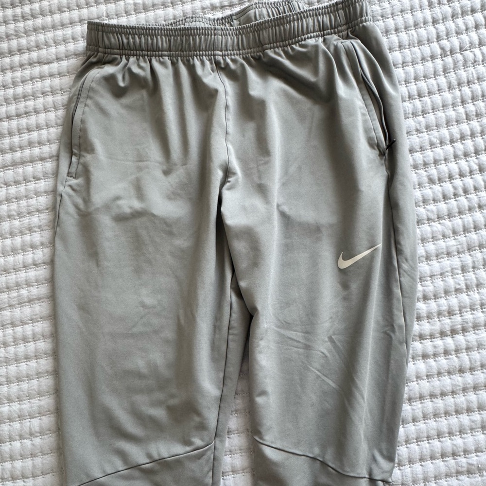 Nike Men's Athletic Shorts in Light Gray